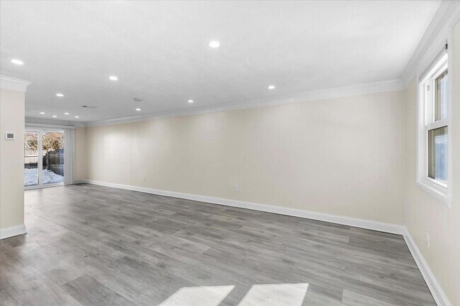 Building Photo - 8 Captain Cook Ln
