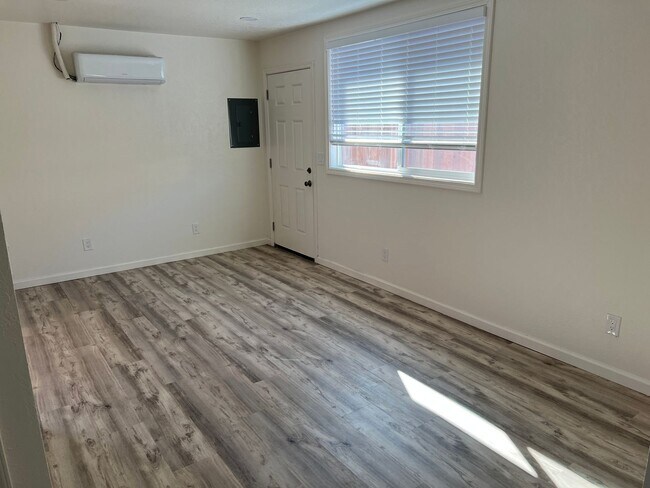 Building Photo - BEAUTIFUL DETACHED ADU WITH AC, NEW APPLIANCES, PRIVATE ENTRANCE, UPDATED KITCHEN AND MORE!!!