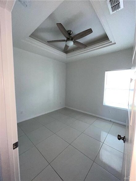 Building Photo - 404 Rafael Dr