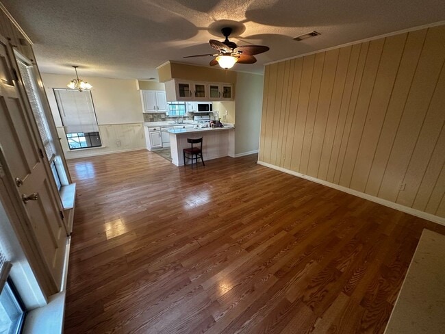 Building Photo - Ozone Woods Ranch