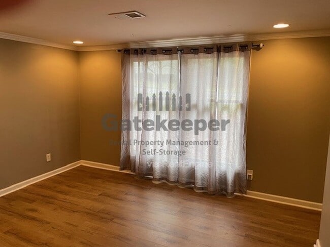 Building Photo - 102 Cypress Ct