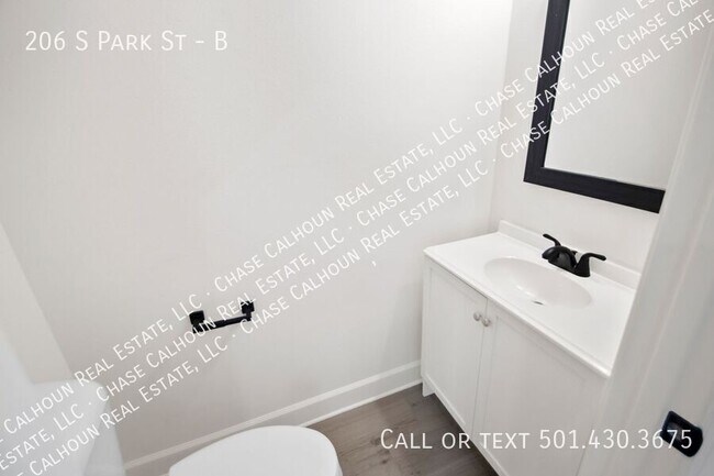 Building Photo - 206 S Park St