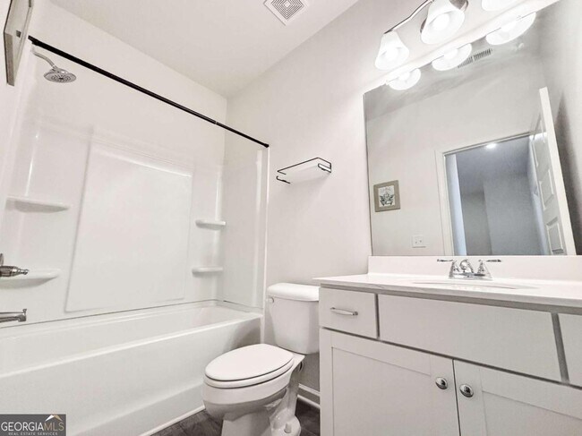 Building Photo - 5784 Silver Lk Dr