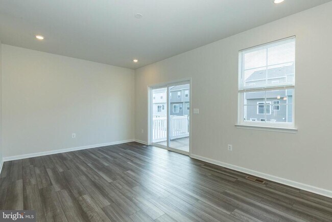 Building Photo - 158 Cooperage Rd