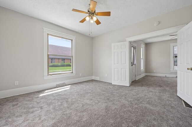 Building Photo - 3 Bed, 1 Bath Home with Fenced Backyard | Fresh Updates Throughout | Newark, OH