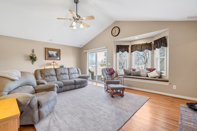 Building Photo - 10 Apple Tree Ct