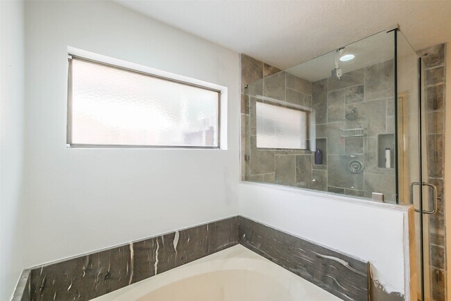 Building Photo - 6906 Pebble Beach Dr