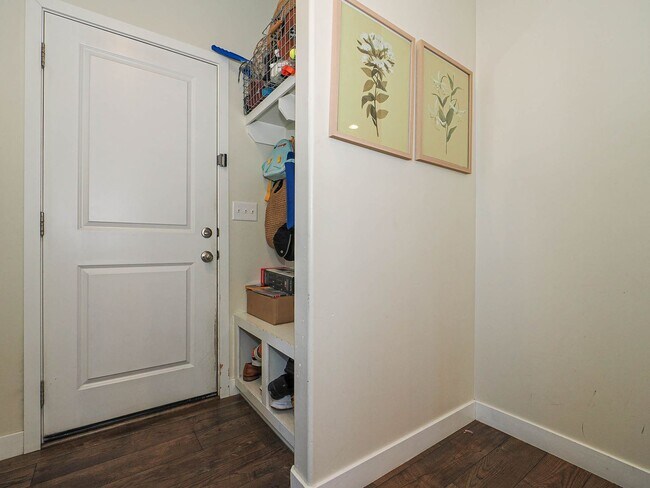 Building Photo - Beautiful House in Excellent Daybreak Loca...