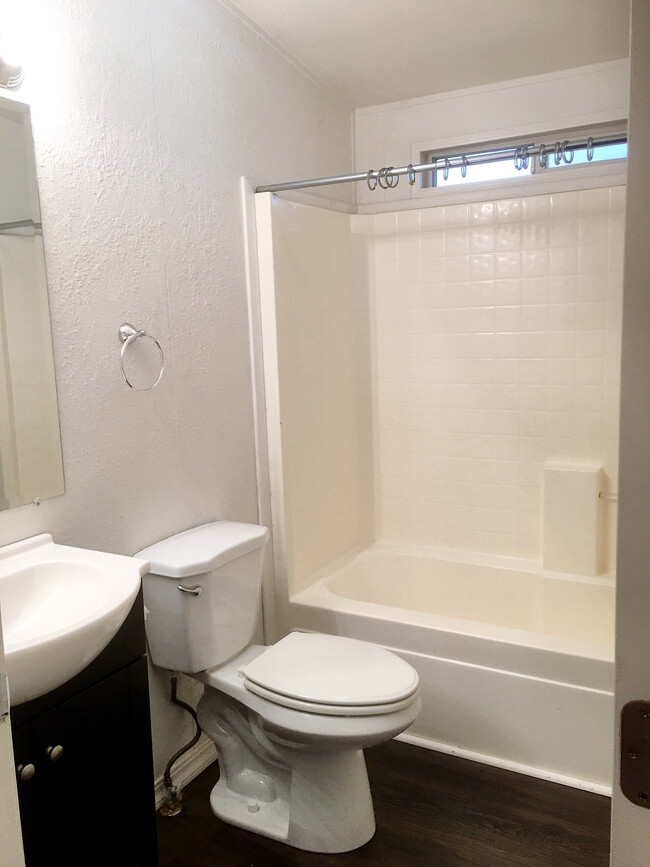 2nd bathroom - 7040 Trombley Ln