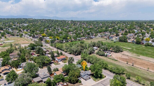Building Photo - Available NOW! 3 Bedroom 1 Bath Beautiful Home in Arvada!