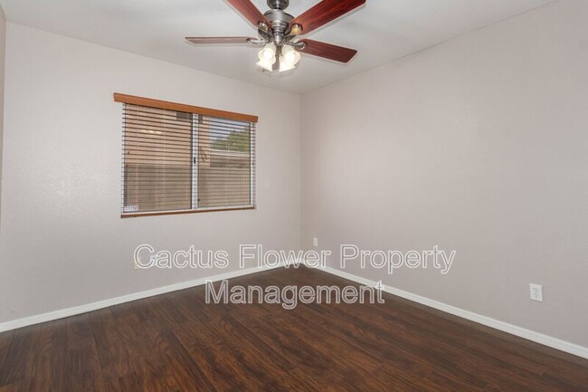 Building Photo - 308 W Liberty Ln
