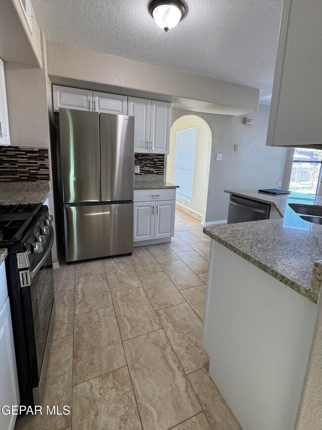 Building Photo - 1801 Garden Gate Way