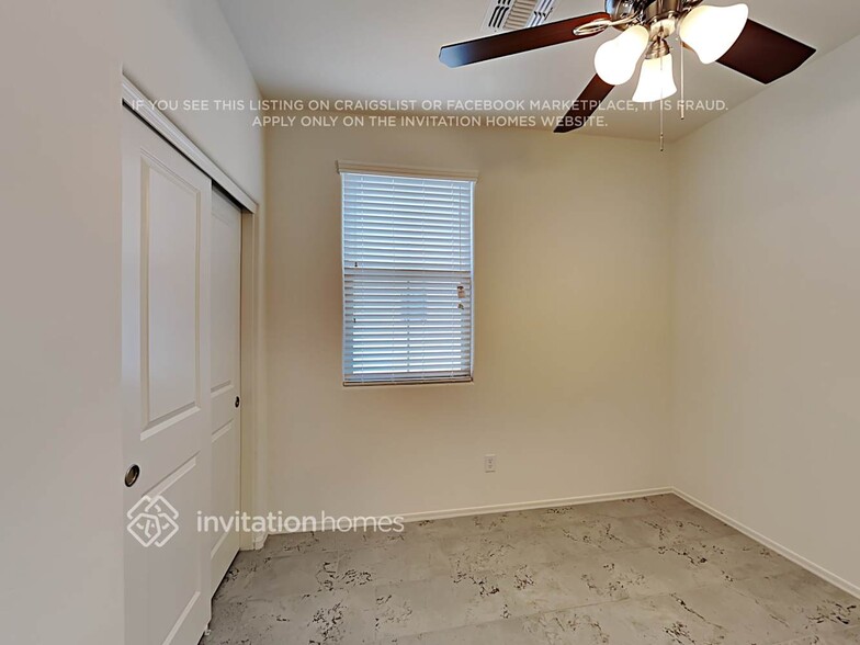 Building Photo - 11445 W La Reata Ave