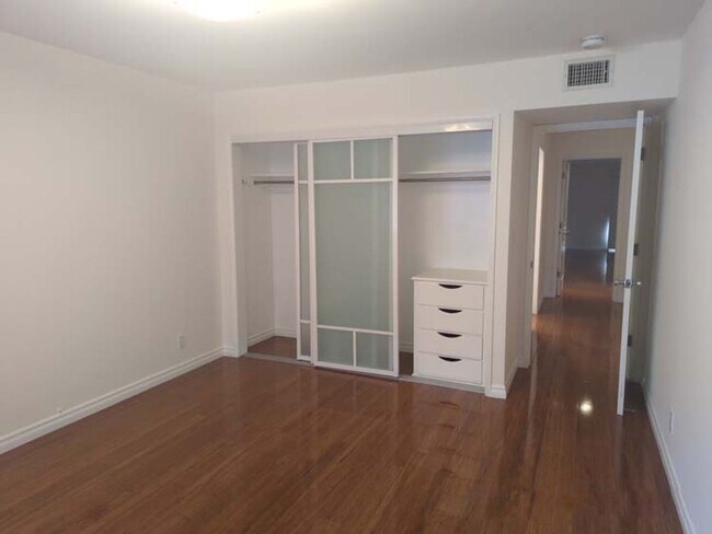 Building Photo - Gorgeous 3 bed 2.5 bath home with stunning Ocean Views and lots of natural light, in the highly s...