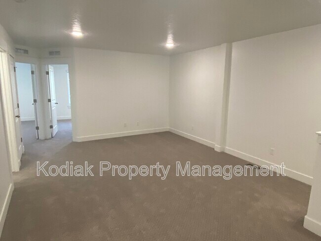 Building Photo - 1087 N 1840 W