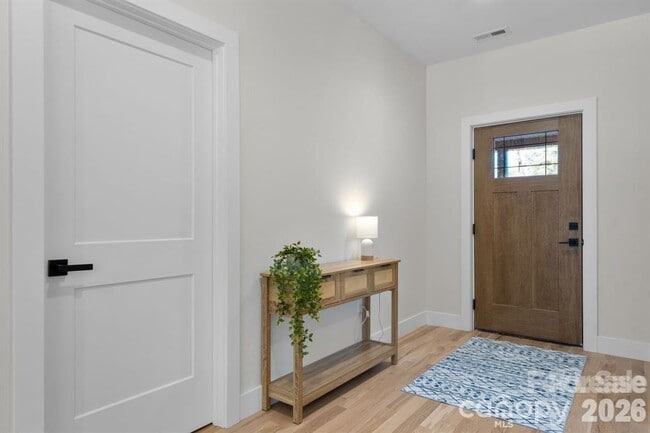 Building Photo - 548 Car Farm Rd