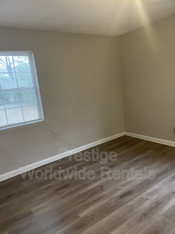 Building Photo - 1034 Brooks Rd