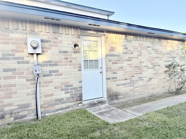 Building Photo - 12715 Middlesbrough Ln