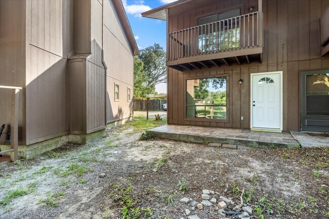 Building Photo - Flexible Lease Options! 2BR/2BA Townhome w...