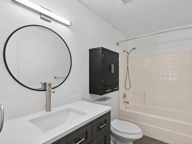 Building Photo - 5304 Los Altos Rd