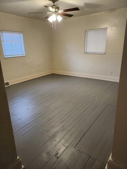 Building Photo - 522 Center St