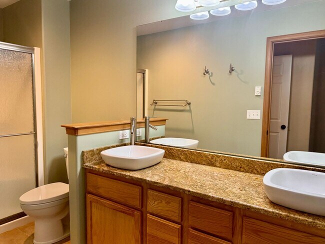 Building Photo - 10595 NE Kingston Meadow Cir