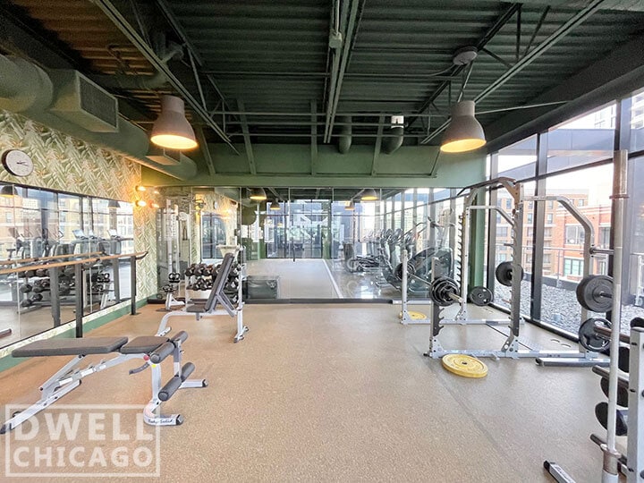 Building Photo - 640 N La Salle Dr