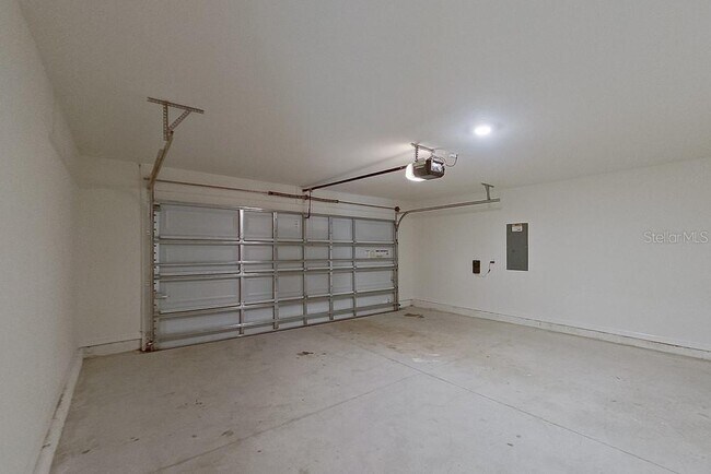 Building Photo - 8645 SW 44th Ct