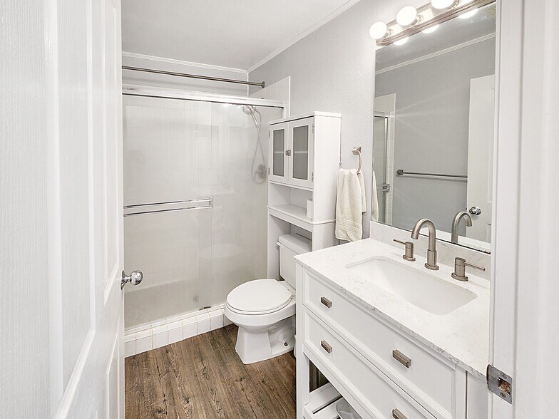 Master bathroom - 75-6081 Alii Dr