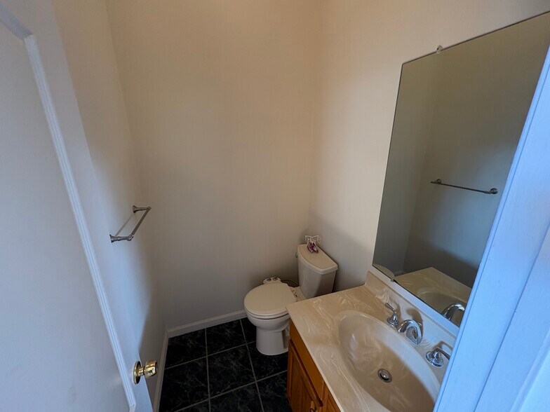 Building Photo - 7 Timber Ridge Dr