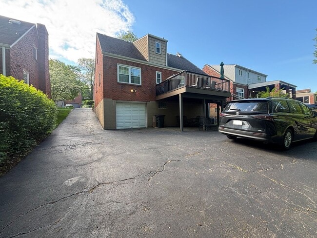 Building Photo - Beautiful 4 Bedroom Home In Mt. Lebanon!
