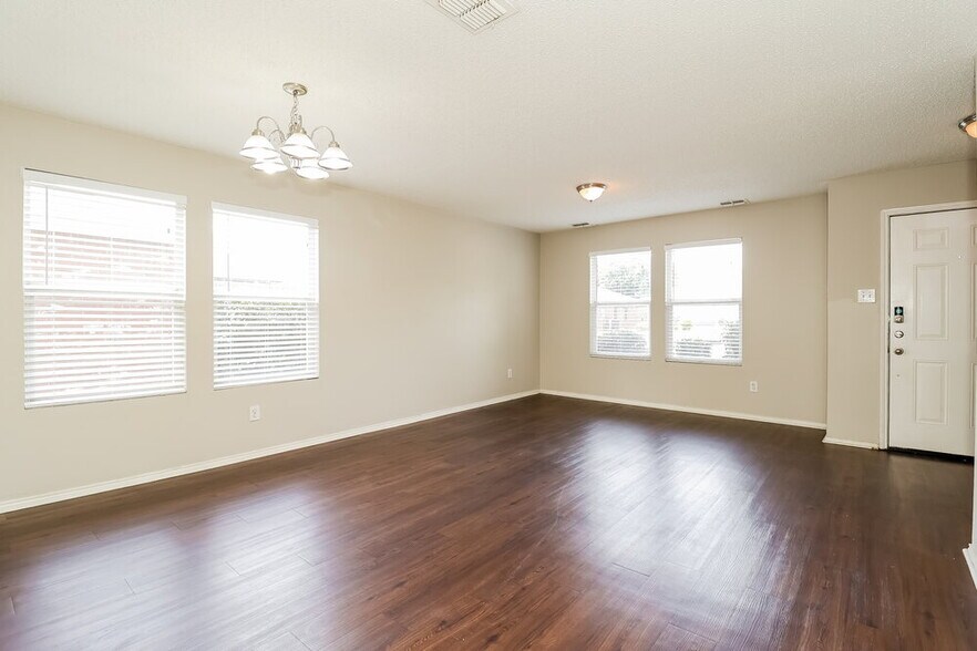 Building Photo - 8737 Hunters Point Way