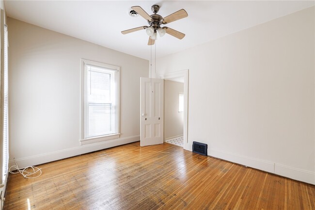 Building Photo - 18 Vick Park B