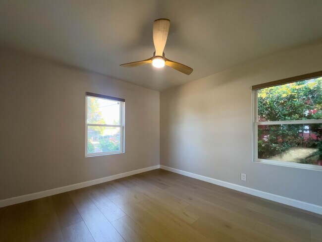 Building Photo - 15424 Camarillo St