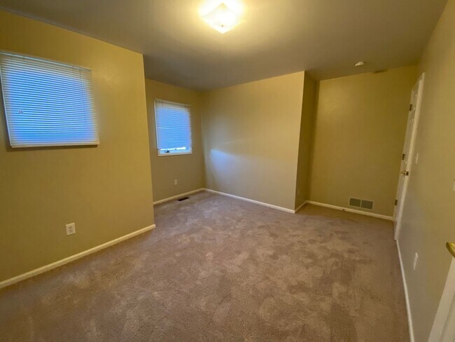 Building Photo - 2612 Somerville Ct