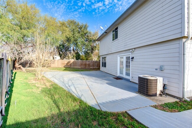 Building Photo - 1823 Usher Ct