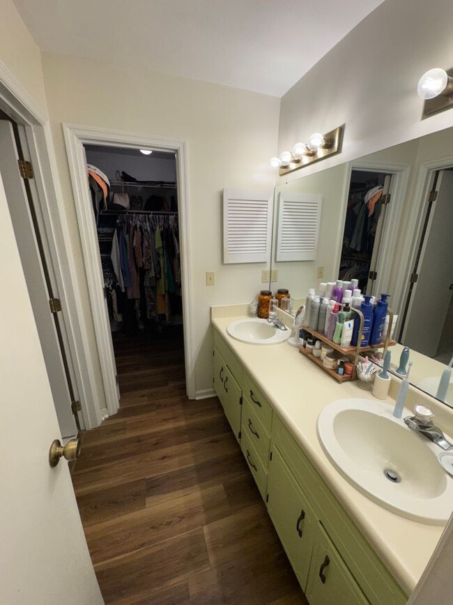 Building Photo - Family Friendly 2 Bedroom Duplex Available In Tallahassee