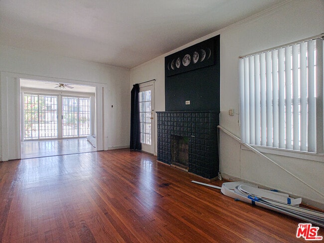 Building Photo - 336 S Wilton Pl