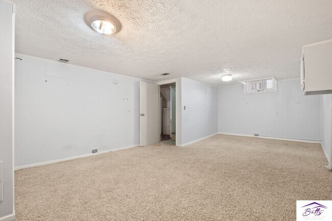 Building Photo - 350 N 41st St