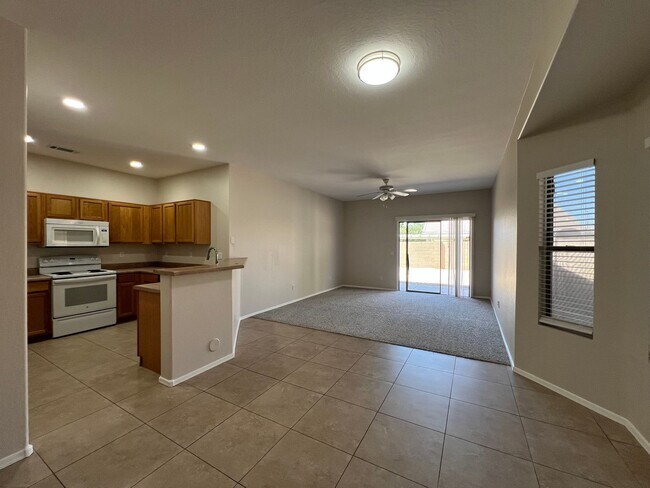 Building Photo - Move in ready near Baseline & Crismon: Vil...