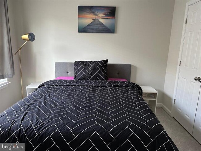 Building Photo - 7118 Rowlock Aly