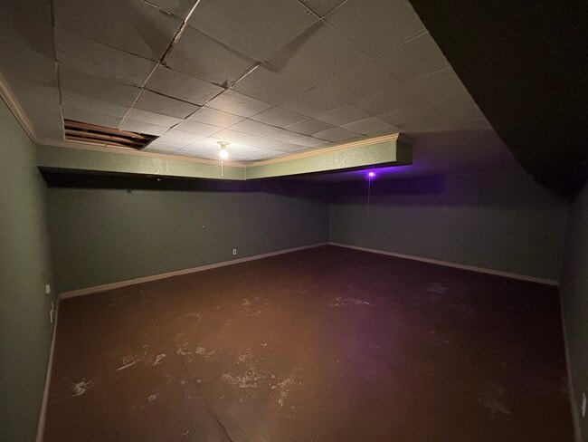 Building Photo - 1043 College Ln