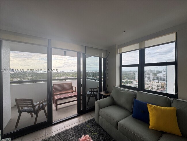 Building Photo - 2555 Collins Ave