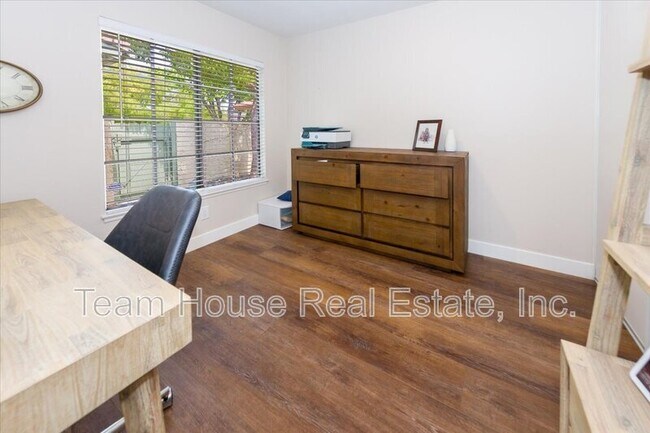 Building Photo - 26076 Viento Ct