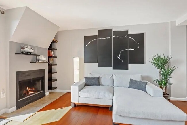 Building Photo - Spacious one bedroom