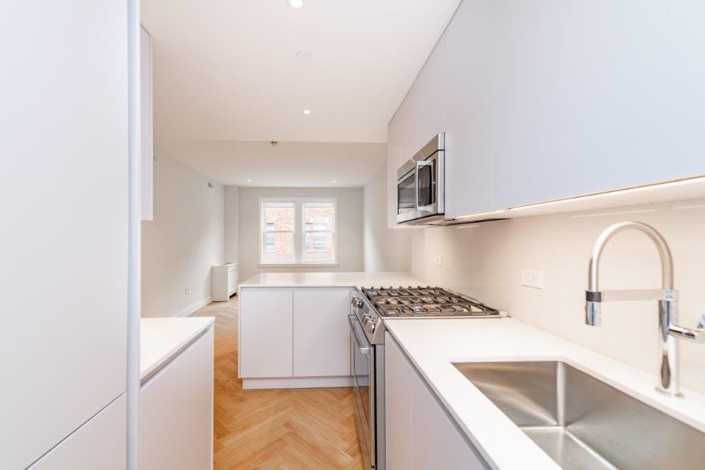 Building Photo - 15 Forest St