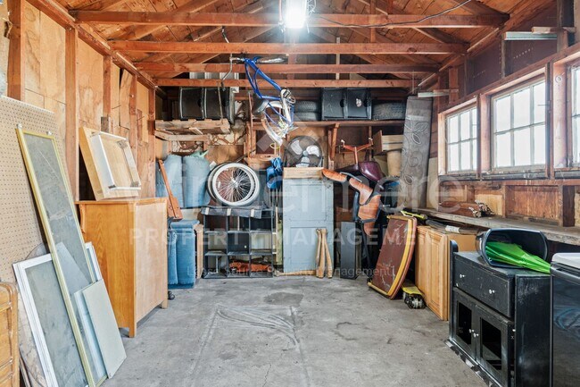 Building Photo - Welcome to this charming 1-bedroom, 1-bathroom home located in the vibrant city of Spokane, WA.