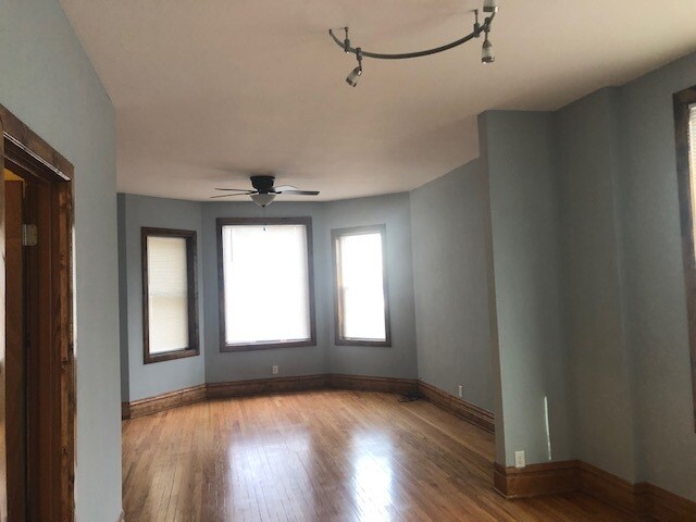 Building Photo - 3713 W Shakespeare Ave