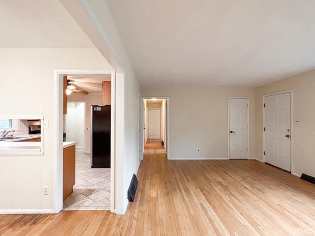 Building Photo - 2519 E 7th St