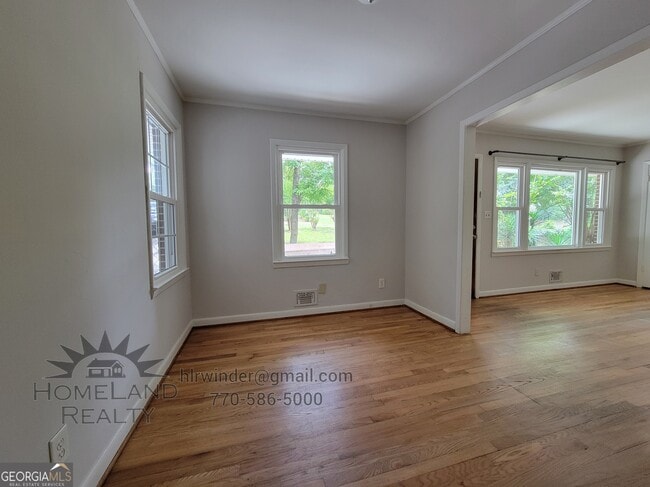 Building Photo - 432 Lakeview Dr SW